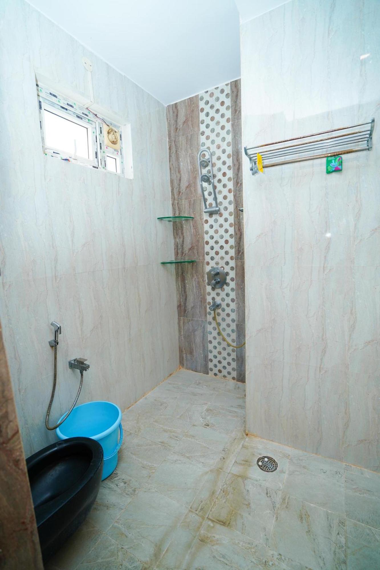 Golden Villa - Duplex House With Private Theater - Near To Alipiri And Bhudevi Ttd Ticket Counter And Kapilateertham Tirupati Exterior photo
